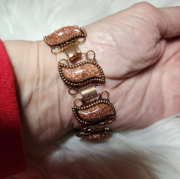 Vintage Lucite Confetti bracelet - Picture 2 of 8